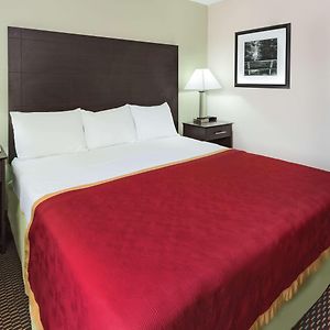 King Room Bath Tub Mobility Accessible or Non-Smoking